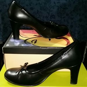 7.5 WIDE Black Heels Pumps Predictions Vegan